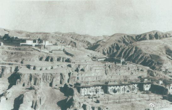 1947年12月25日至28日，中共中央在陜北米脂楊家溝召開擴(kuò)大會(huì)議（十二月會(huì)議）。圖為會(huì)議會(huì)址。