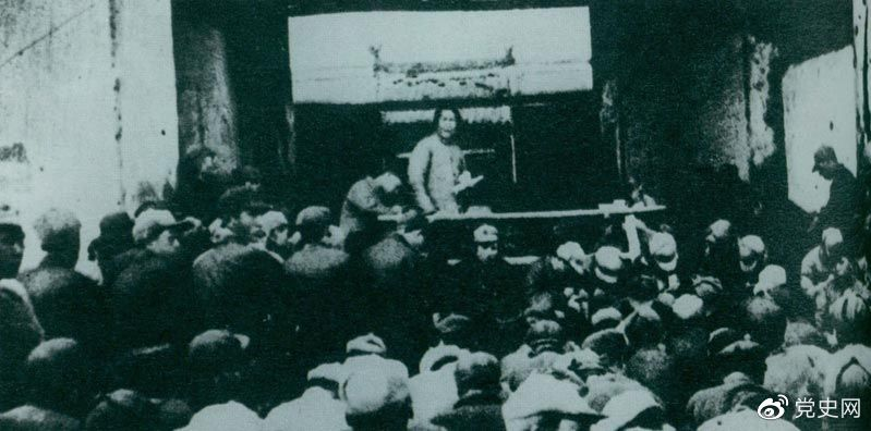 1935年12月27日，毛澤東在陜北瓦窯堡黨的活動(dòng)分子會(huì)議上作《論反對(duì)日本帝國主義的策略》報(bào)告。